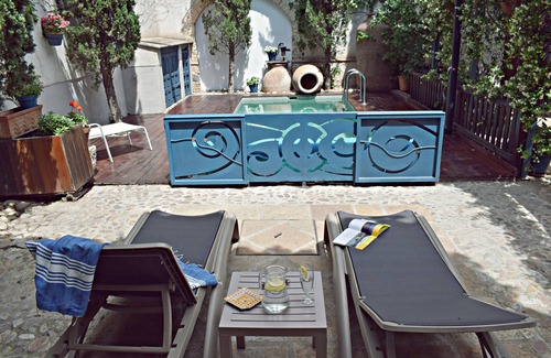 Consuegra Apartment | Room 'La Falleba' with Shared Pool, Wi-Fi and Air Conditioning