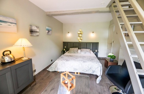 Saint-Wambert-des-Trois-Vallees Bed & Breakfast | Room "La Loggia" 2-3 PERS with breakfast and SPA access