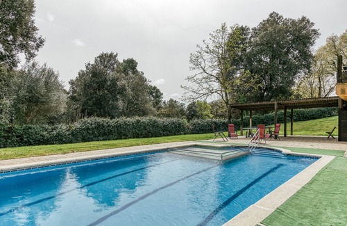 Pujals dels Pagesos Apartment | Room 'Llebeix' with Shared Pool, Wi-Fi and Air Conditioning