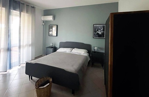 Vignacastrisi Apartment | Room 'Margherita 5' with Private Terrace, Wi-Fi and Air Conditioning