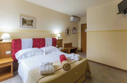 Bagni di Lucca Apartment | Room 'Matrimoniale 4' with Shared Garden, Wi-Fi and Air Conditioning
