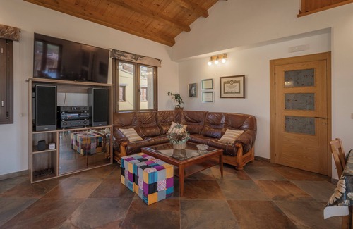 Castrojeriz Apartment | Room 'Matrimonio 104 Perla' with Shared Garden, Wi-Fi and Air Conditioning