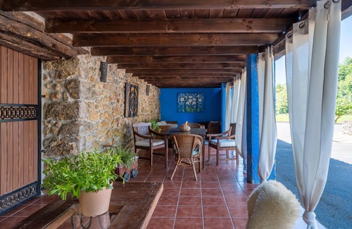 Santianes de Ola Apartment | Room 'Nogal' with Mountain View, Shared Garden and Wi-Fi