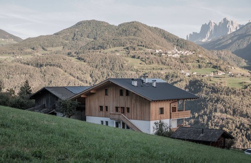 Velturno Apartment | Room 'Oberhemberger Hof Dreier' with Mountain View, Shared Terrace and Wi-Fi