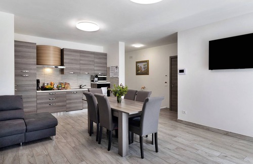 Cervere Apartment | Room 'Palma' with Shared Terrace, Wi-Fi and Air Conditioning