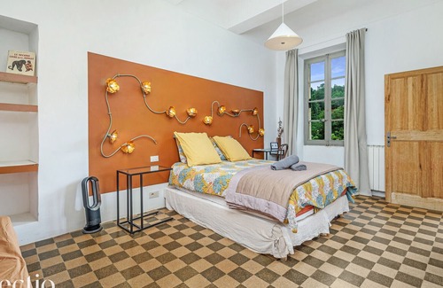 Rustrel Bed & Breakfast | Room Parrain I Parenthèse en Luberon I Electio
