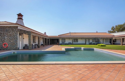 Espirito Santo Apartment | Room 'Quarto Castanho-Countryside View-with Patio' with Shared Pool, Wi-Fi and Air Conditioning