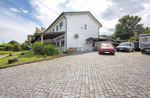 Castro Daire Apartment | Room 'Quarto 6 - Jorge Galinheiro' with Mountain View, Shared Garden and Wi-Fi