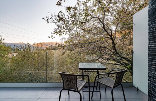 Ventosa Apartment | Room 'Queen 4 - Oak Nature' with Shared Pool, Shared Terrace and Wi-Fi