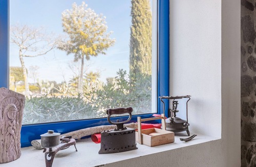 Elvas House | Room 'Raposa' with Shared Pool, Wi-Fi and Air Conditioning