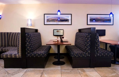 South Portland Hotel | Room Right Next to I-95 Near Jetport & Downtown | Hotel w/Free Parking