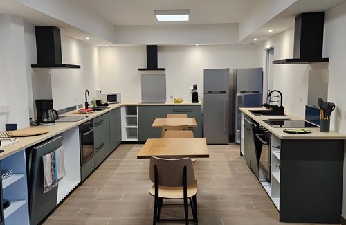 Salies-du-Salat Apartment | Room 'Room 7' with Shared Terrace, Wi-Fi, and Air Conditioning