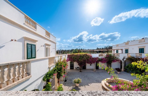 Castromediano Apartment | Room 'San Biagio - King' with Shared Pool, Wi-Fi and Air Conditioning