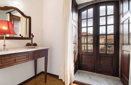 Soajo Apartment | Room 'Suite 2 - Casa Do Adro' with Mountain View, Wi-Fi and Air Conditioning