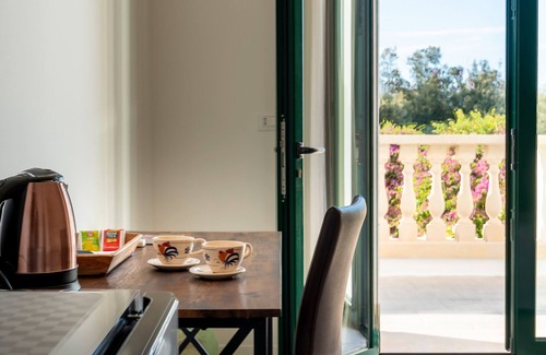 Castromediano Apartment | Room 'Superior 103' with Shared Pool, Wi-Fi and Air Conditioning