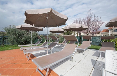 Pieve Vecchia Apartment | Room 'Swan Matrimoniale Pink' with Shared Pool, Wi-Fi and Air Conditioning