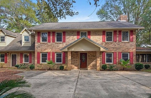 Niceville House | Room @ The Big Red House
