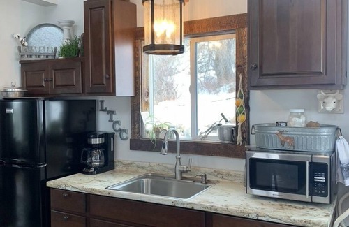 Gardiner Cabin | Room to explore! 13acre horse ranch overlooking YNP 5mins to hot springs & park!