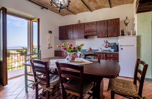 Castel del Piano Apartment | Room 'Ulivo' with Shared Terrace, Shared Garden and Wi-Fi
