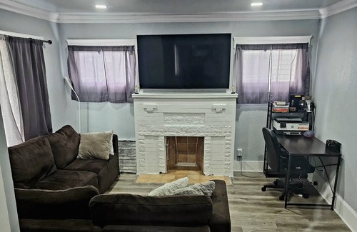 Oakland House | Room W/Private bathroom inside house in a quiet neighborhood.