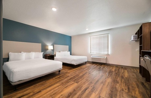 Rockledge Hotel | Room with Kitchen Near Cocoa Beach & Kennedy Space Center – Just 14 Miles Awa