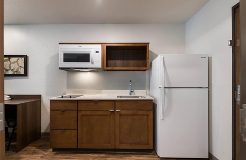 Rockledge Hotel | Room with Kitchen Near Cocoa Beach & Kennedy Space Center – Just 14 Miles Awa