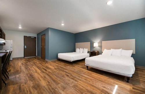 Rockledge Hotel | Room with Kitchen Near Cocoa Beach & Kennedy Space Center – Just 14 Miles Awa