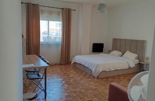 Carvoeira House | Rooms 10 mins walk from train station!