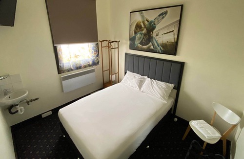 Ballarat East Hotel | Rooms at Carboni's