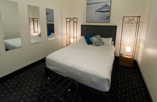 Ballarat East Hotel | Rooms at Carboni's