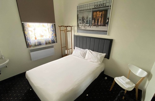 Ballarat East Hotel | Rooms at Carboni's