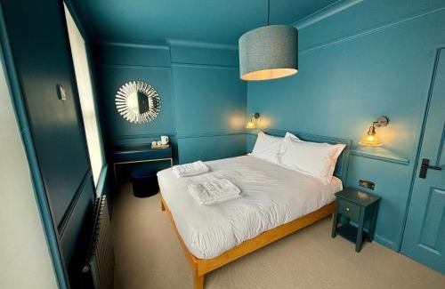 Poole Hotel | ROOMS AT THE QUAYSIDE - stylish en-suite rooms on Poole Quay all fully refurbed
