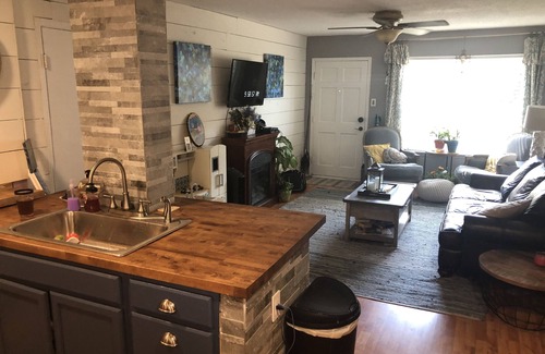 El Lago Condo | Rooms available for rent to traveling medical and fire staff