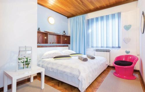 Sarsoni House | Rooms Croatia with parking, kitchen and dining area for guests