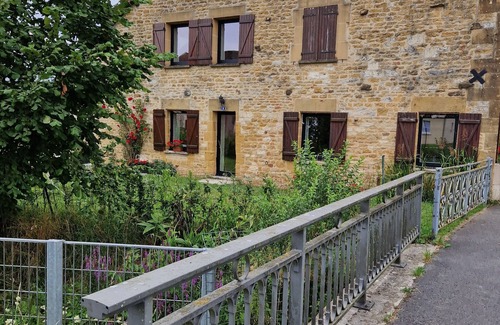 Vendresse Bed & Breakfast | Rooms for rent vendresse region 2 bedrooms upstairs plus a living room ground floor Land,