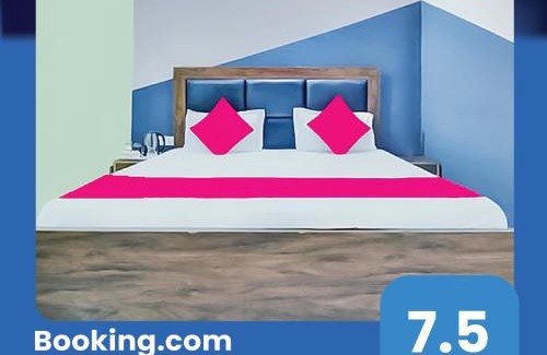 Mahipalpur Extension Hotel | Roomshala 121 Hotel Classic -Hazrat Nizamuddin Railway Station