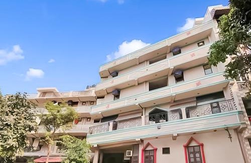Mahipalpur Extension Hotel | Roomshala 121 Hotel Classic -Hazrat Nizamuddin Railway Station