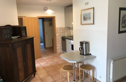 Queichhambach Apartment | Roomy 3-star vacation apartment on the edge of town w/view of the Burg Trifel