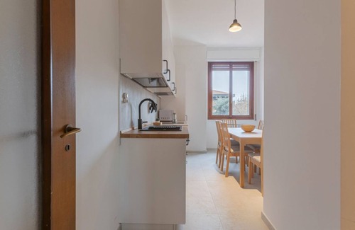 Historic Center Apartment | Roomy Apartment near UniBo & Porta San Donato