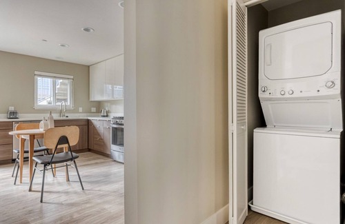 Campbell Apartment | Roomy Campbell 1BR w/Gym, Pool & Hot Tub, walk to WF & TJ, by Blueground