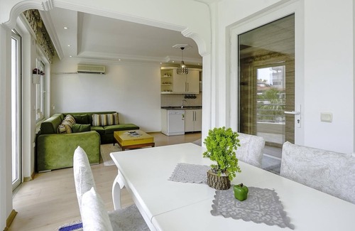 Tosmur Belediyesi Apartment | Roomy Flat With Pool in a Luxury Complex in Alanya