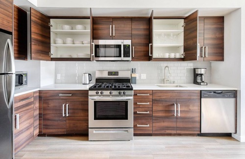 Civic Center Apartment | Roomy Hayes Valley 1BR w/Yoga Studio, 1 min to BART, by Blueground