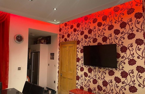 Newhaven House | Roomy home 1 level Free Parking