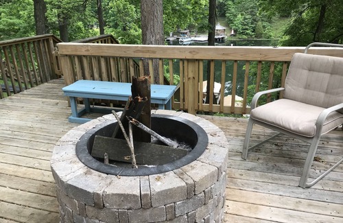 Princes Lakes House | Roomy lakefront cottage with private access to lake, 30+days rentals only