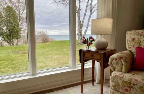 Kewaunee House | Roomy Quiet Home Overlooking Lake Michigan