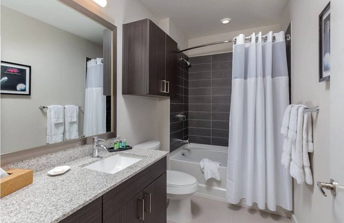 Market District Resort | Roomy Studio at Austin Resort! Complete with Rooftop Pool, Fire Pit, and More!