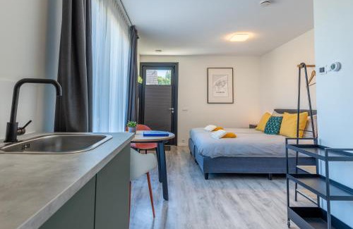 Domburg House | Roosjesweg 2 Gastenkamer met parkeerplaats en terras EG