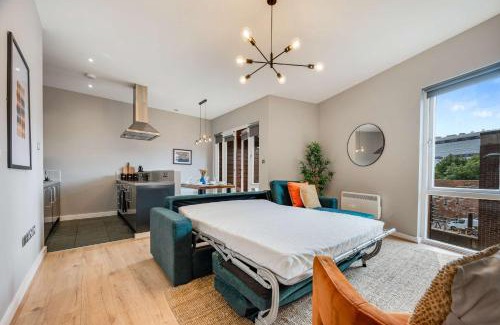 Liverpool City Centre Apartment | Ropewalks Retreat IV Sleeping 6 Guests with Parking and Balcony