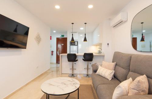 La Goleta Apartment | Rosaleda & old town balconies by ELE Apartments
