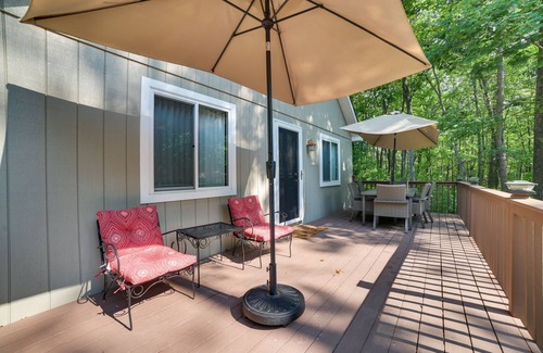 Higgins Lake Cabin | Roscommon Retreat w/Deck ~ 1 Mile to Higgins Lake